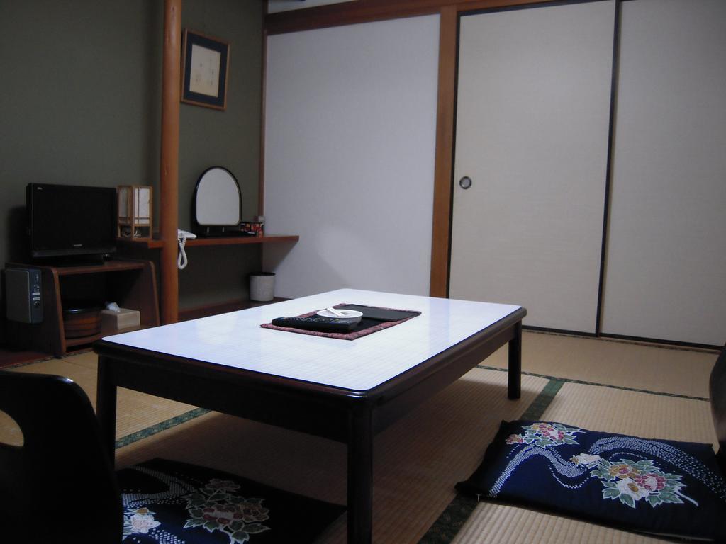 Ryokan Marue Honkan Хитоёси Экстерьер фото